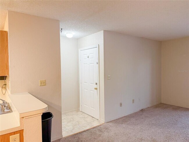 Building Photo - 10263 Gandy Blvd N