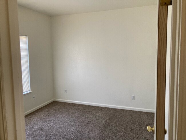 Building Photo - 1575 Tulip St