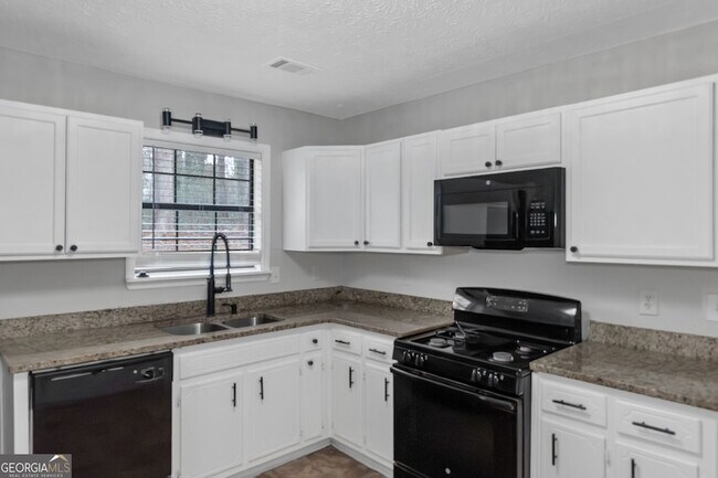 Building Photo - 321 Summerwood Ln