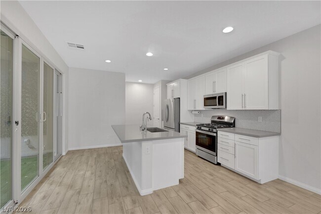 Building Photo - 11696 Redwood Mountain Ave