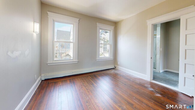 Building Photo - 1616 Chapel St