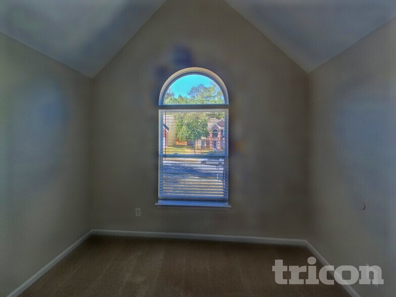 Building Photo - 11051 Southwood Dr