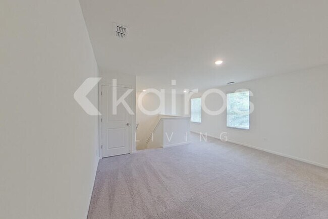 Building Photo - 677 Castillo Dr