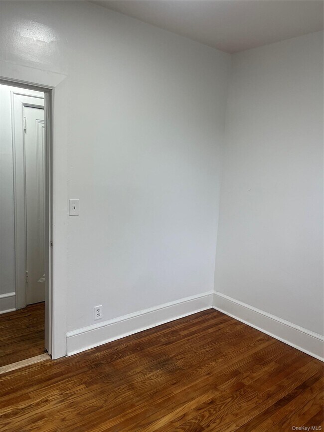 Building Photo - 23 Alida St