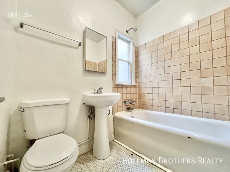 Building Photo - 836 Sanborn Ave