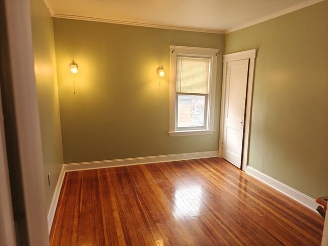 Building Photo - 452 Osborn St