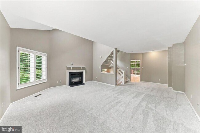 Building Photo - 400 Wooded Way