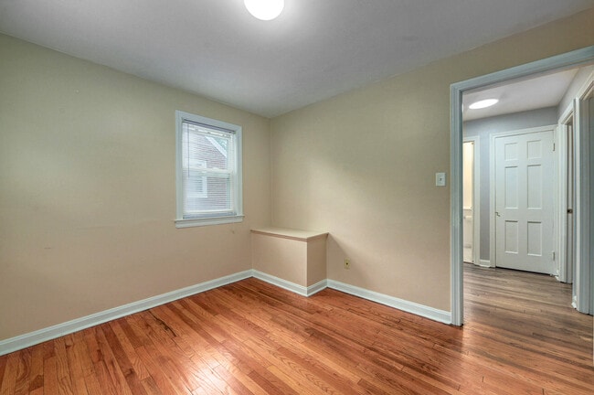 Building Photo - 5927 Hodgman Dr