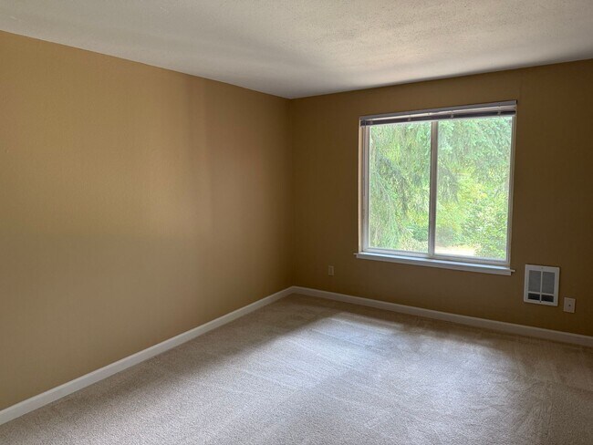 Building Photo - Newly Remodled 3 bed, 2 baths Edmonds Cond...