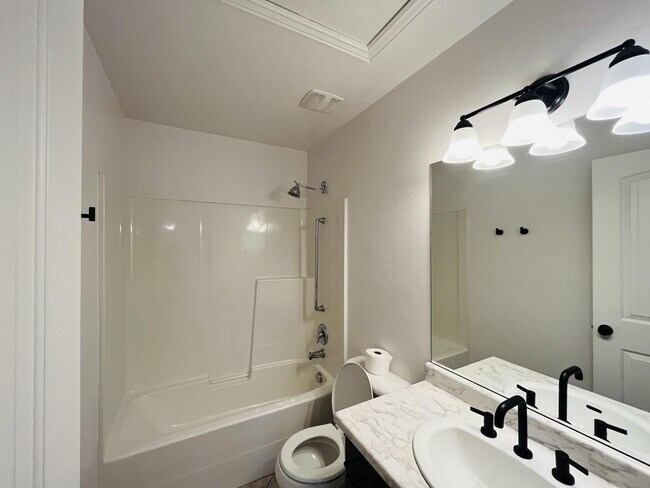 Building Photo - 632 E Long Shadow Dr