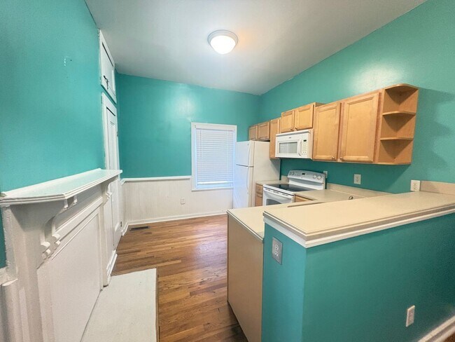 Building Photo - 888 Walnut St Ln