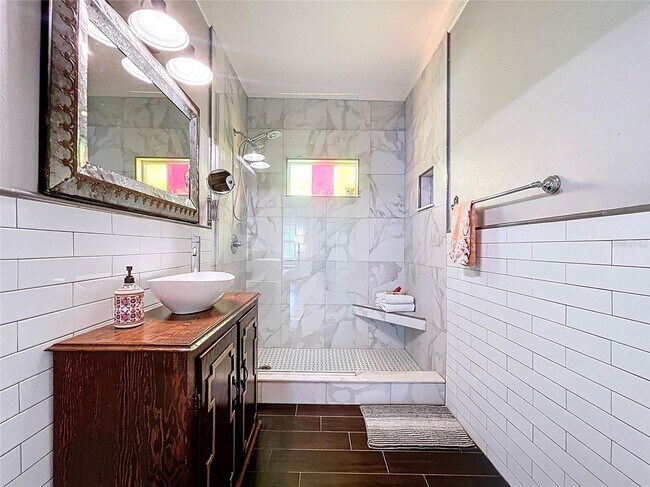 Building Photo - Timeless Bungalow located in the heart of Plant City Historic District