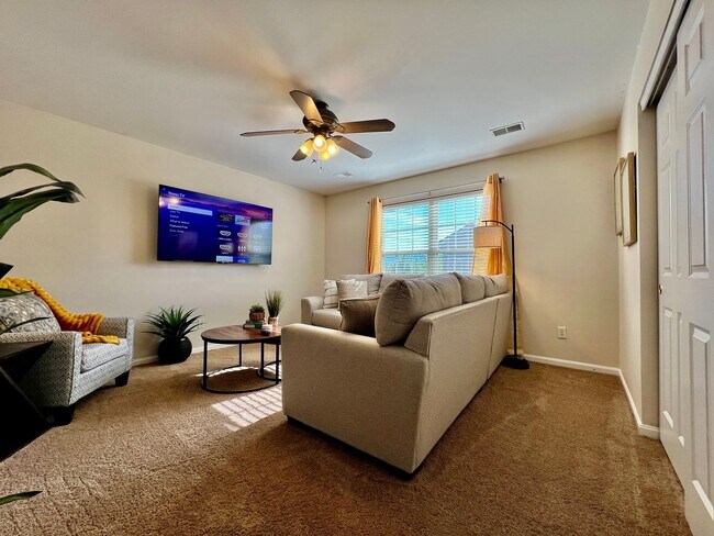 Building Photo - 6608 Rosemont Ln