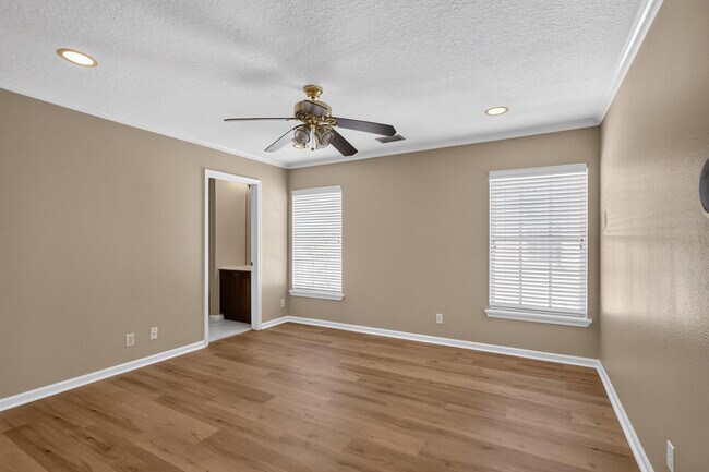 Building Photo - 8103 Bellagio Ln