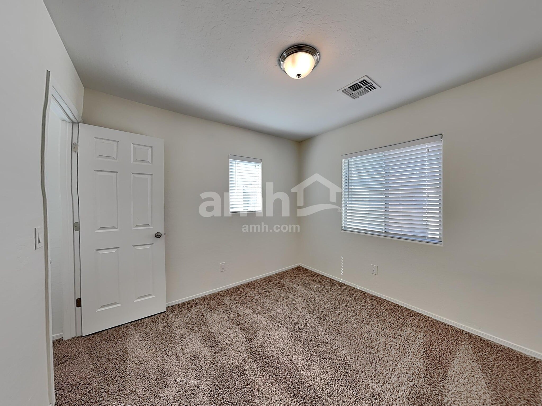 Building Photo - 4647 E Laurel Ave