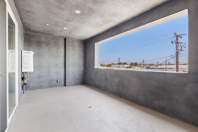 Building Photo - 4440 W 153rd St