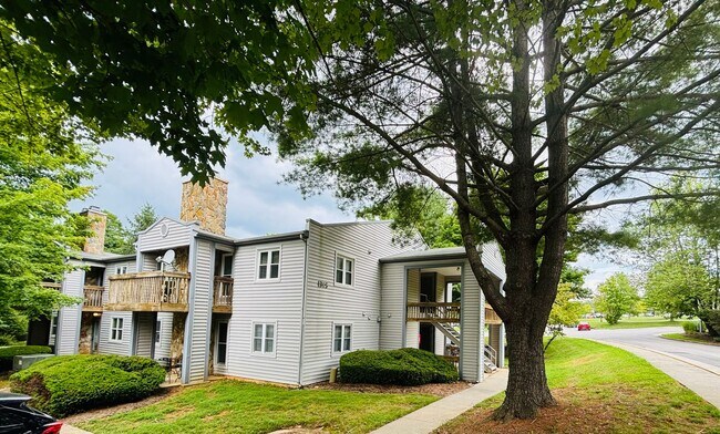 Building Photo - 1315C Henry Ln