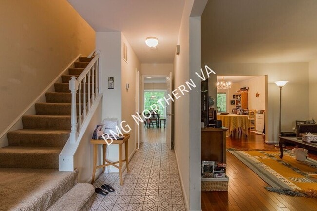Building Photo - 3019 Seven Oaks Pl