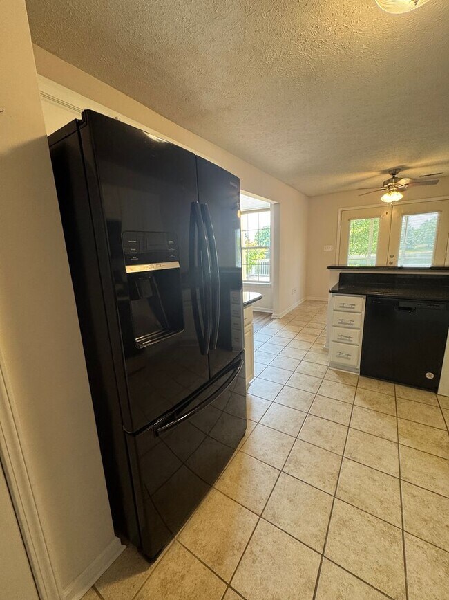 Building Photo - 9847 Cranberry Cir