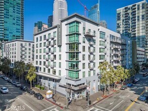 Building Photo - 645 W 9th St