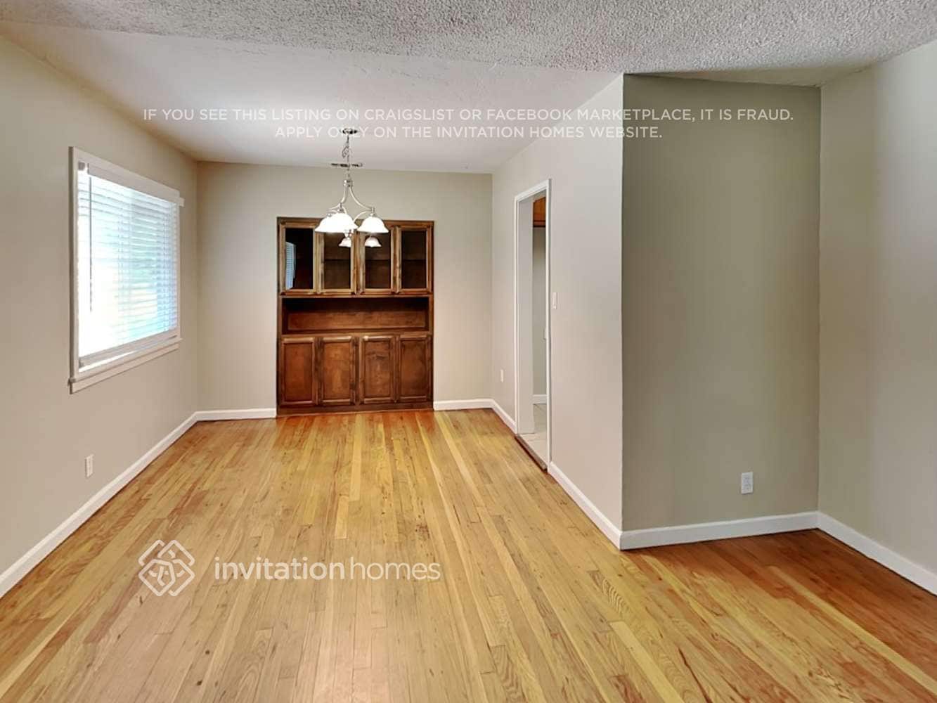 Building Photo - 2305 Carlsbad Ave