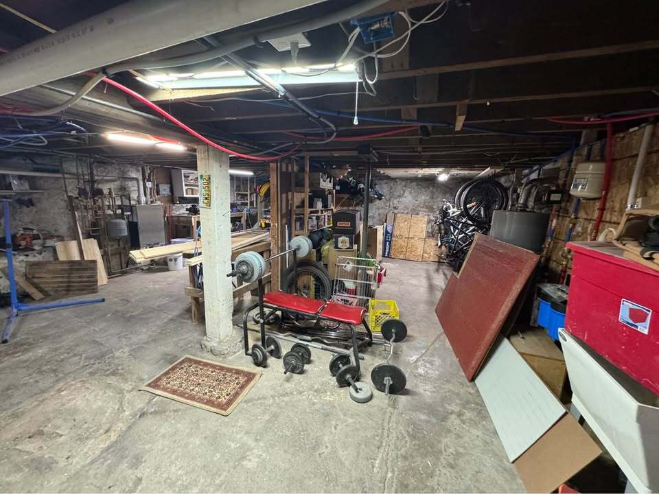 Building Photo - 911 College Ave