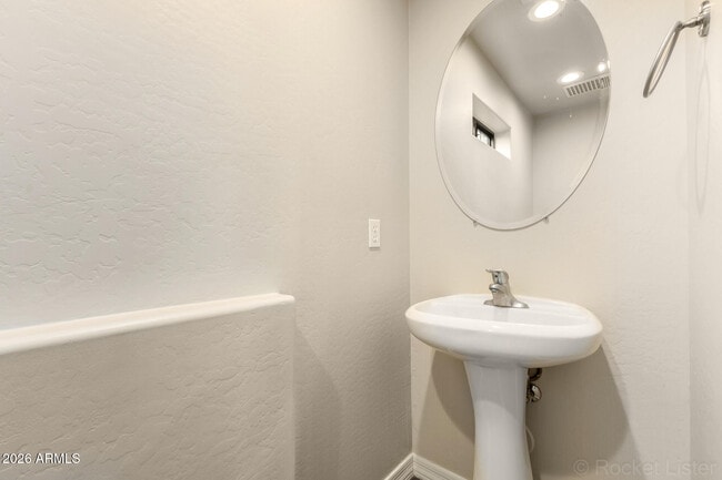 Building Photo - 3426 E Avalon Dr