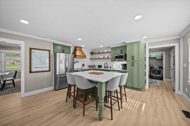Building Photo - 103 Poinsettia Dr
