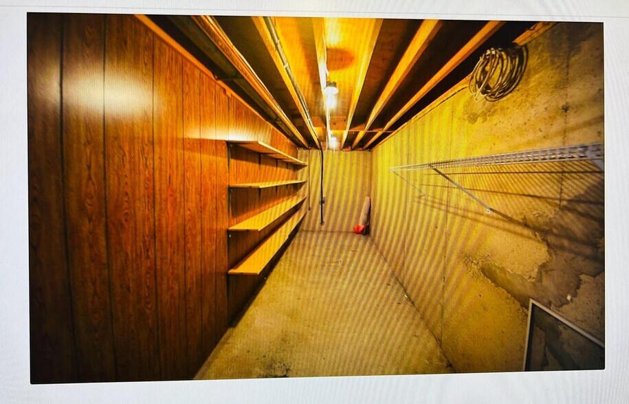 Building Photo - 8051 Hetz Dr