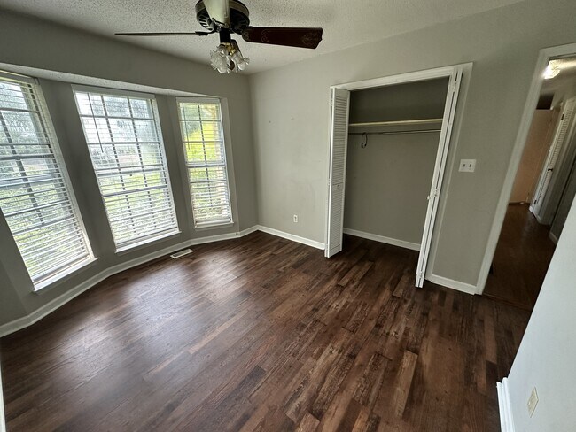 Building Photo - 720 Cedar Cone Cir