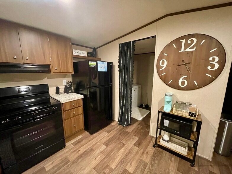 Kitchen and entrance into the laundry room - 203 Poplar St