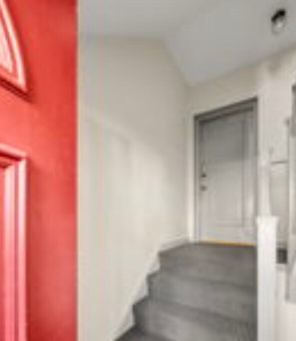 Primary Photo - 5 Alton Ct