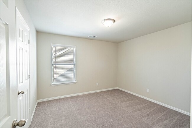 Building Photo - 112 Cole Ln