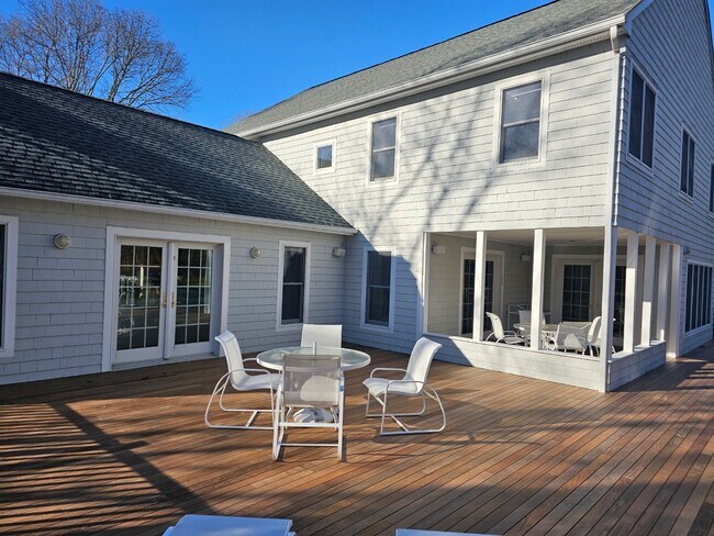 Building Photo - 1611 Deerfield Rd