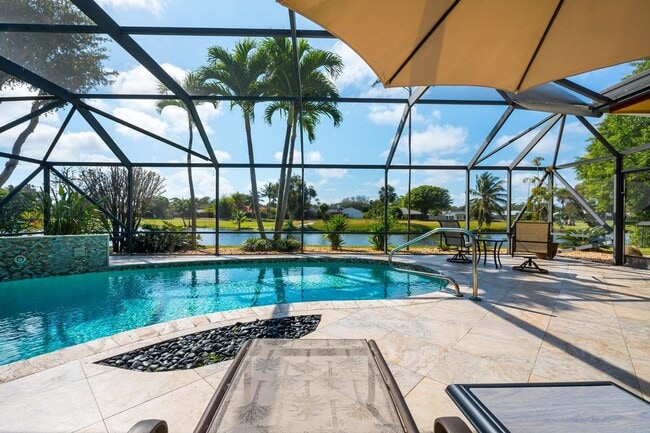 Building Photo - 3250 Lakeview Blvd