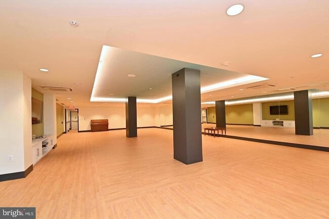 Building Photo - 5901 Mt Eagle Dr