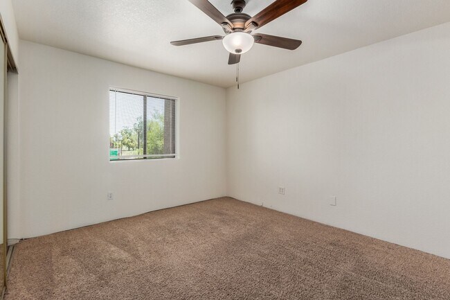 Building Photo - New Rental Listing in Scottsdale Springs C...