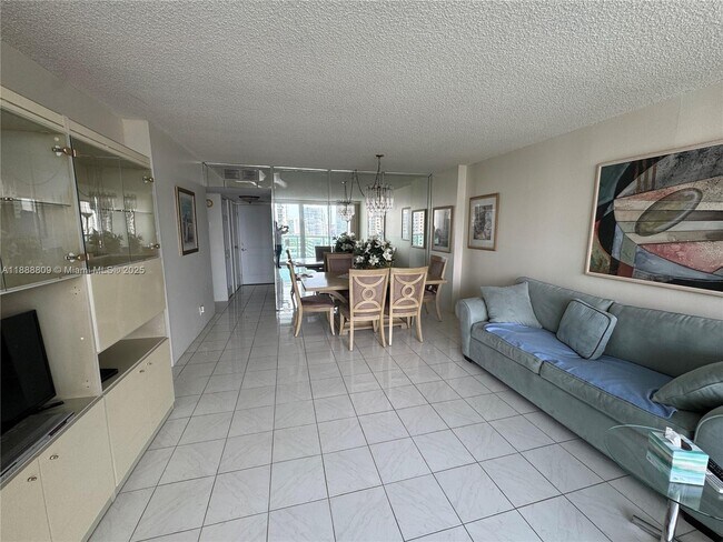 Building Photo - 100 Bayview Dr