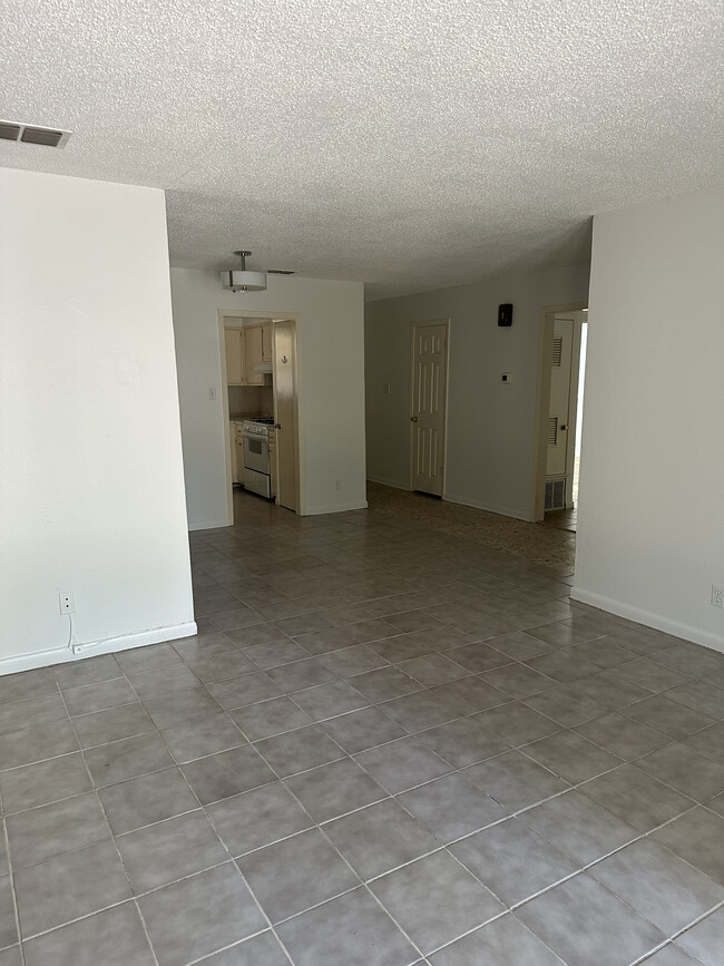 Building Photo - 2701 Sweeney Ln