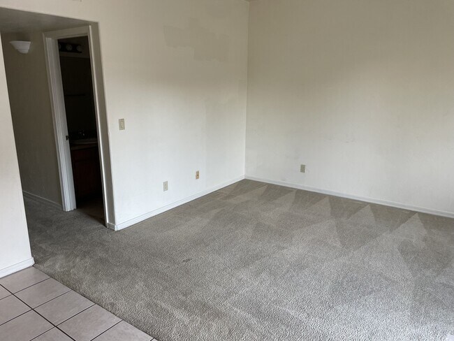 Primary Photo - 2536 N Corinthian Garden Dr