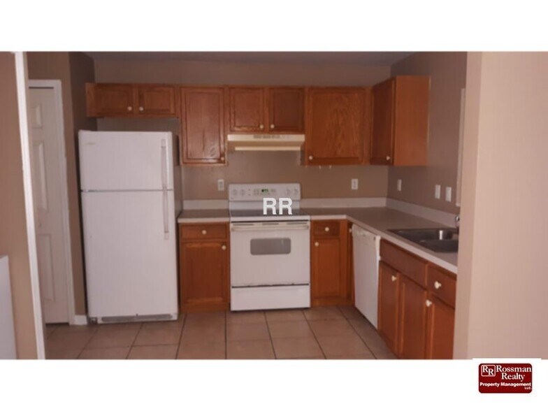 Building Photo - 3/2  includes lawn care