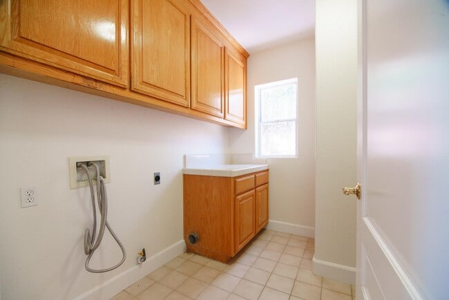 Building Photo - 26148 Legends Ct