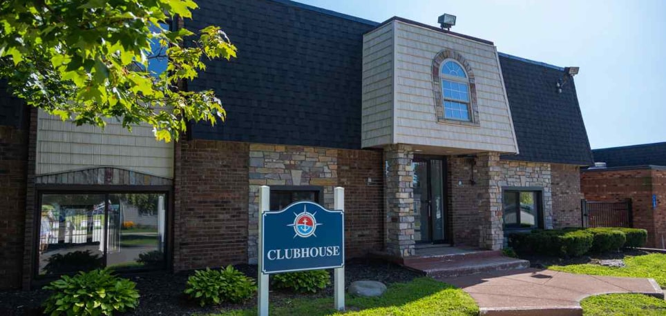 Building Photo - 7028 Bayview Dr