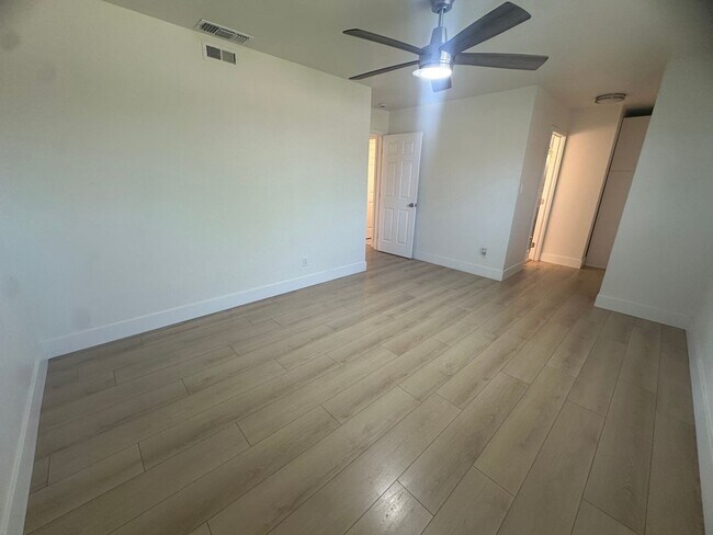 Building Photo - 9101 Rosewood Dr