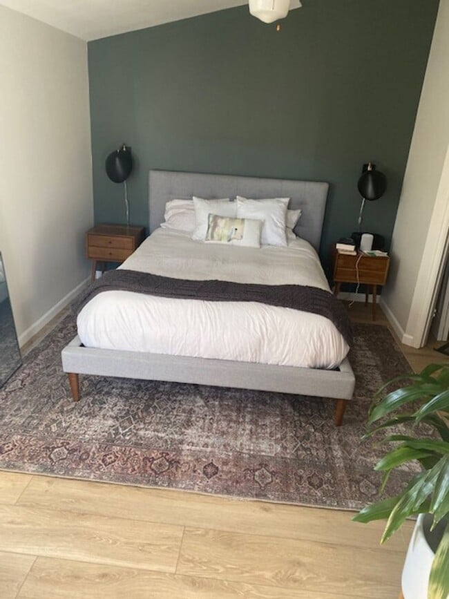 Building Photo - Greenwood Townhome 2Beds 1.5 Bath- $3,100