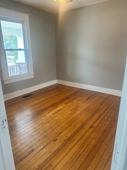 Building Photo - 3244 Ashland Ave