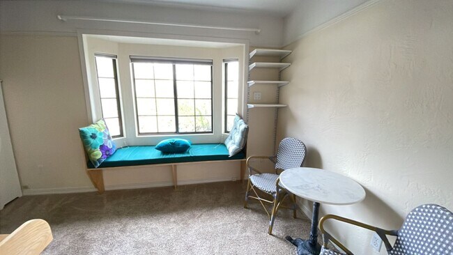 Building Photo - Furnished 2 Bdrm/2 Bath Condo in the Heart of Downtown Ashland!