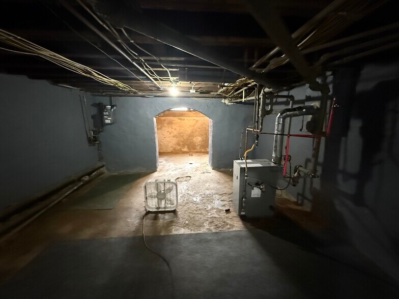 Building Photo - 5271 Ridge Ave