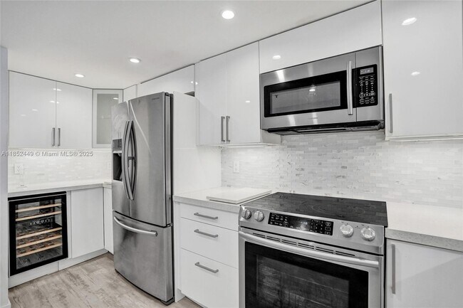 Building Photo - 1201 S Ocean Dr