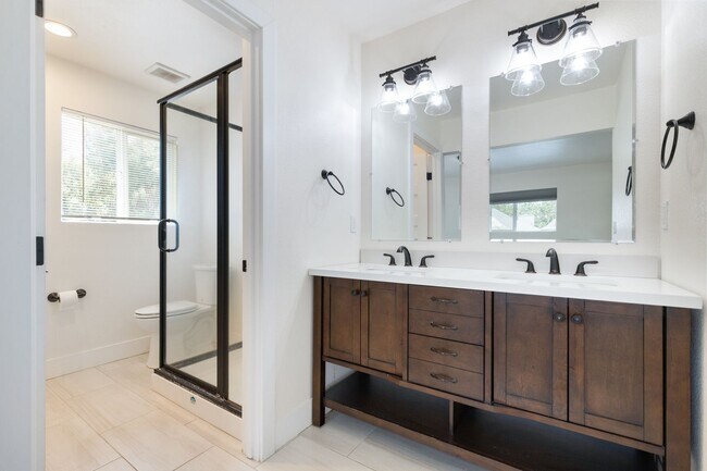 Building Photo - Beautiful 3B/3B Westside Atascadero